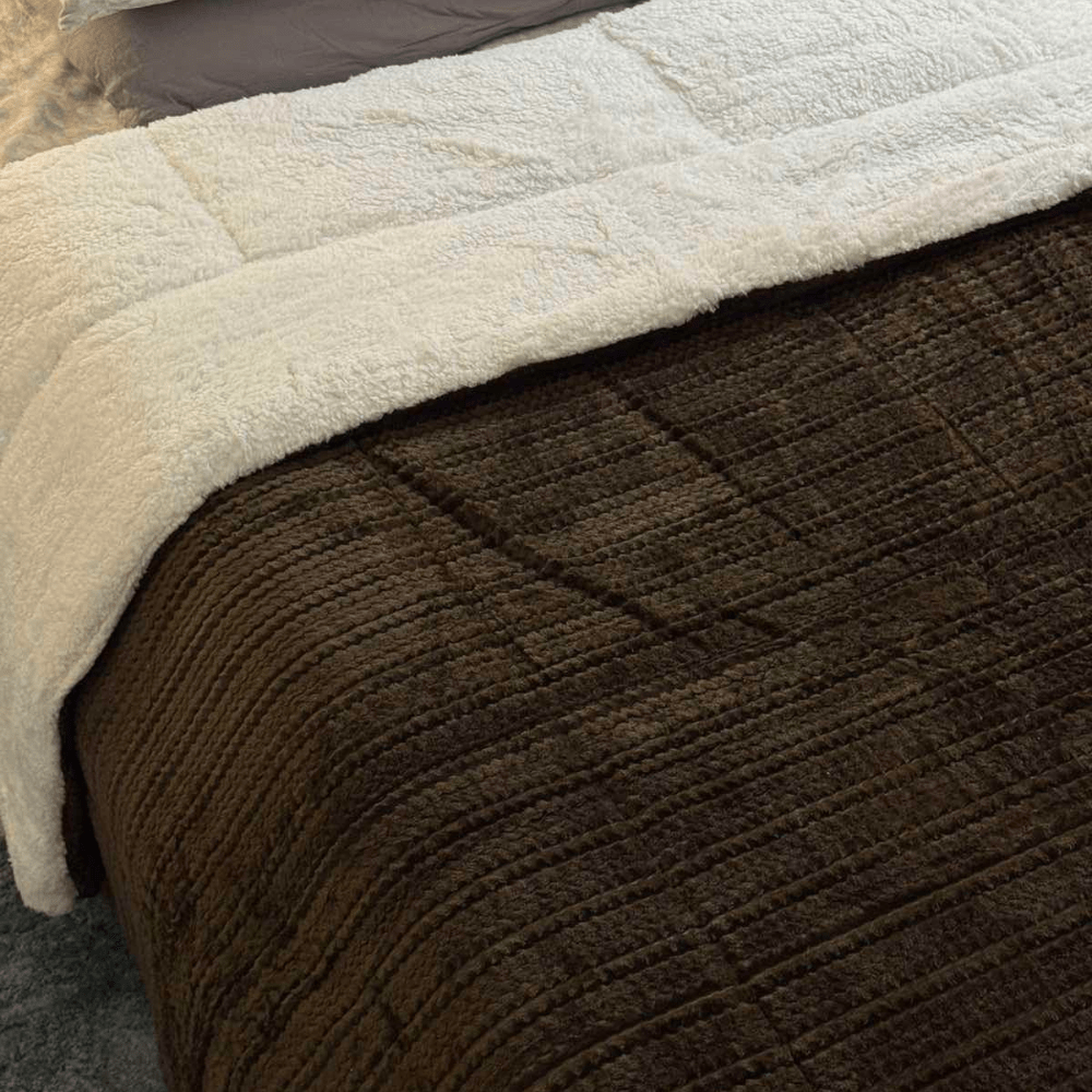 1 + 1 ΔΩΡΟ Κουβερτοπάπλωμα ανάγλυφο velur Πολυτελείας Υπέρδιπλο Ζεστό ΚΑΦΕ 240×260 cm - Image 3