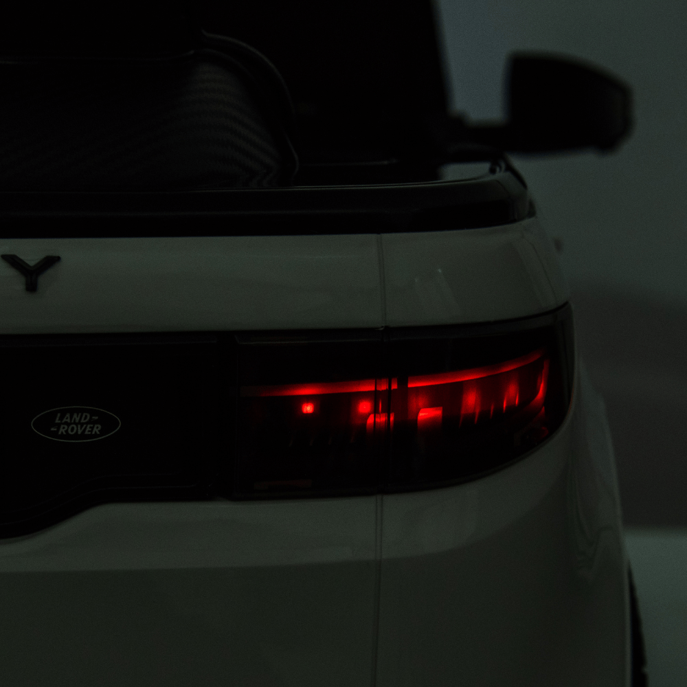 Licensed Land Rover Ηλεκτροκίνητο Παιδικό Αυτοκίνητο 12V – Με Τηλεχειριστήριο, Bluetooth, LED Φώτα & Ανοιγόμενες Πόρτες - ΛΕΥΚΟ - Image 14